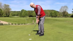 Read more about the article Care home resident, 90, returns to golf course